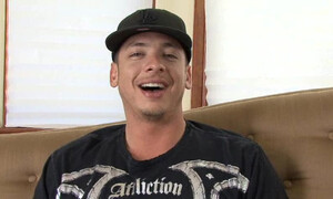 У взрослой бабы пизда как у 18-летней телки