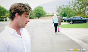 Массажист трахает в масле неверную сиськастую жену