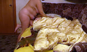 Когда дома нет мужика дамам приходится лизать друг другу